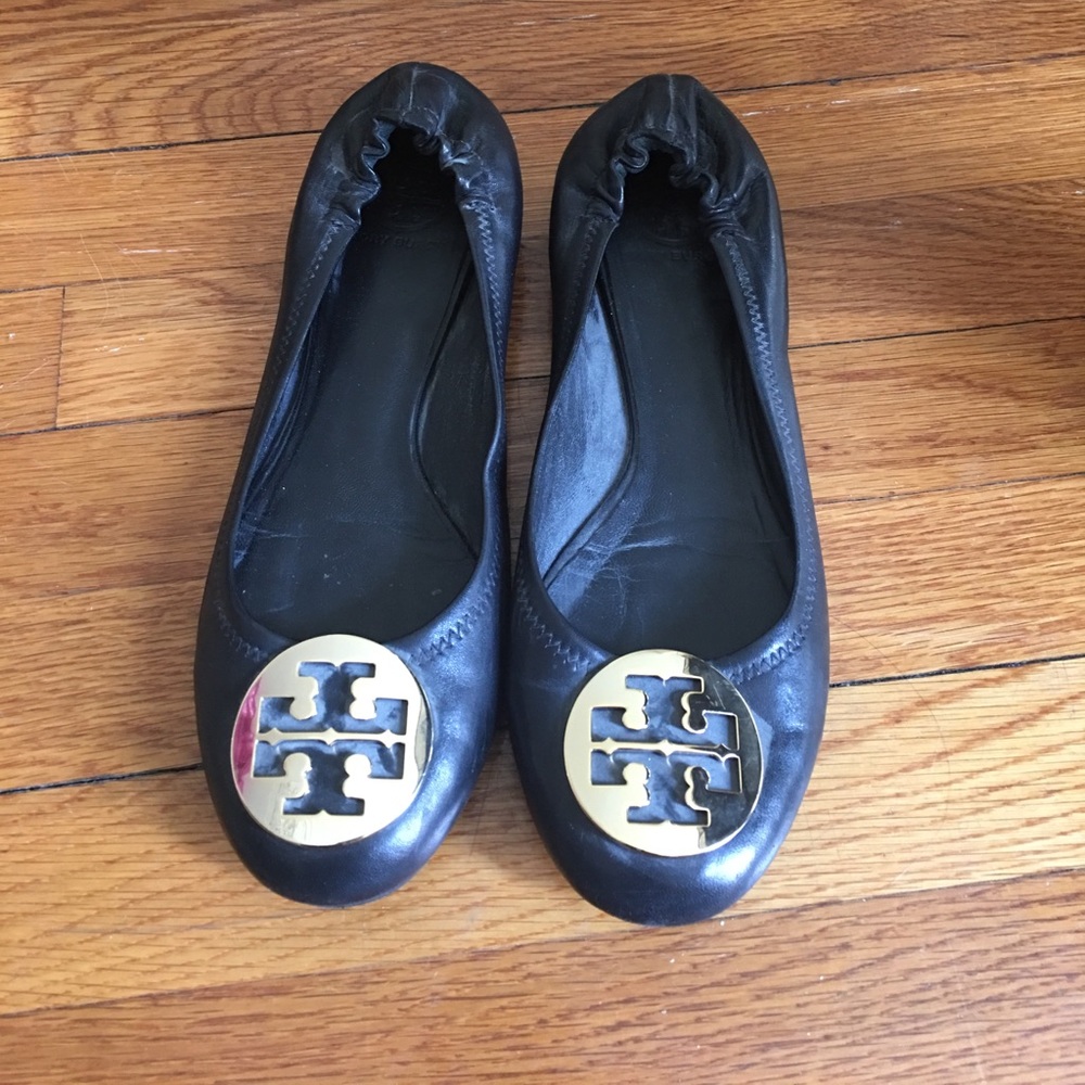 Tory Burch Reva Flats in black and gold. Size 10